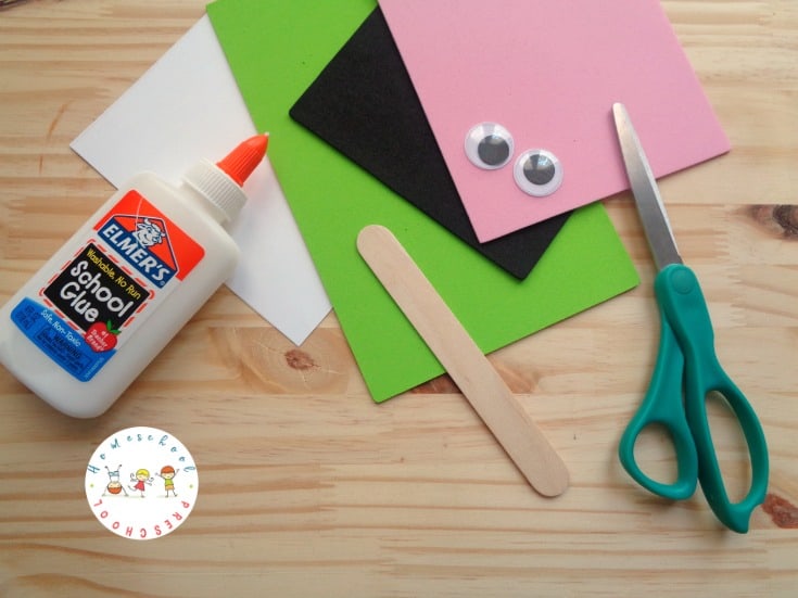 Father's Day is coming up! Let your kids show him how much he's loved. If you're looking for a fun Fathers Day craft your kids can make, I've got exactly what you're looking for right here!
