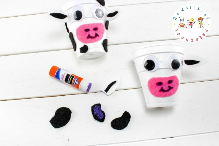 This cow craft is perfect for your farm preschool unit. With just a few simple household items, your preschoolers will transform a simple styrofoam cup into a cute little cow. 