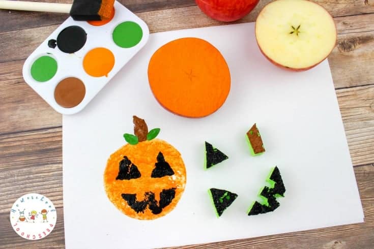 Can your children turn an apple into a pumpkin? They can with this fun autumn craft! These pumpkin apple stamps are fun for kids of all ages.