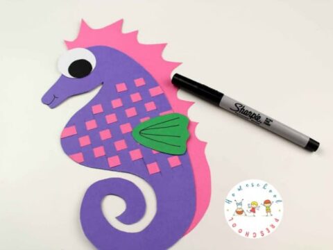 Inspired by the ocean and perfect for summer! Kids can make this adorable seahorse art project with colored paper and bubble wrap. Perfect to do alongside Mr. Seahorse by Eric Carle. 