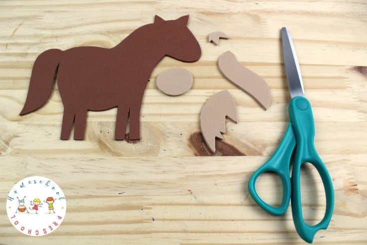 This H is for Horse craft is the perfect addition to your letter of the week activities. Or, add it to your wild west, horse, or cowboy preschool themes!