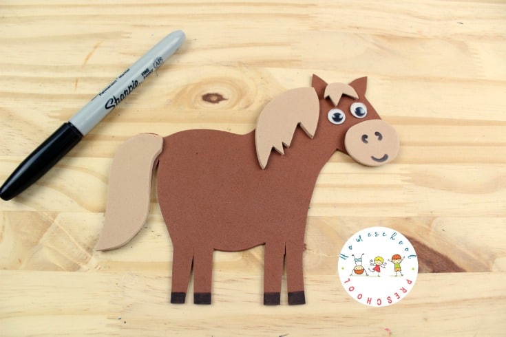This H is for Horse craft is the perfect addition to your letter of the week activities. Or, add it to your wild west, horse, or cowboy preschool themes!