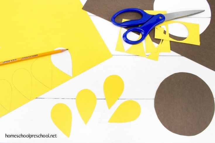 Inspire preschoolers to express gratitude this holiday season with this sunflower paper plate craft. Each petal represents something they're thankful for.