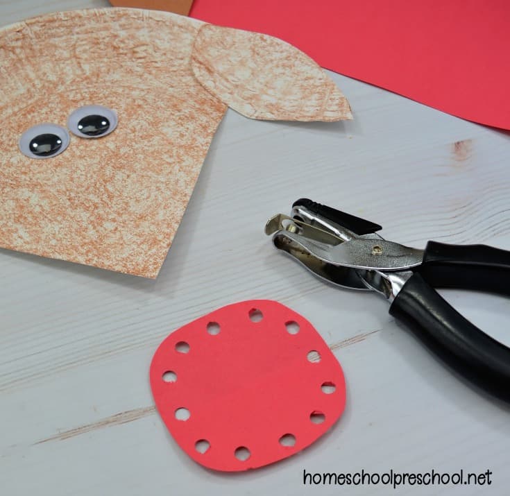 reindeer-lacing-craft Reindeer Paper Plate Craft