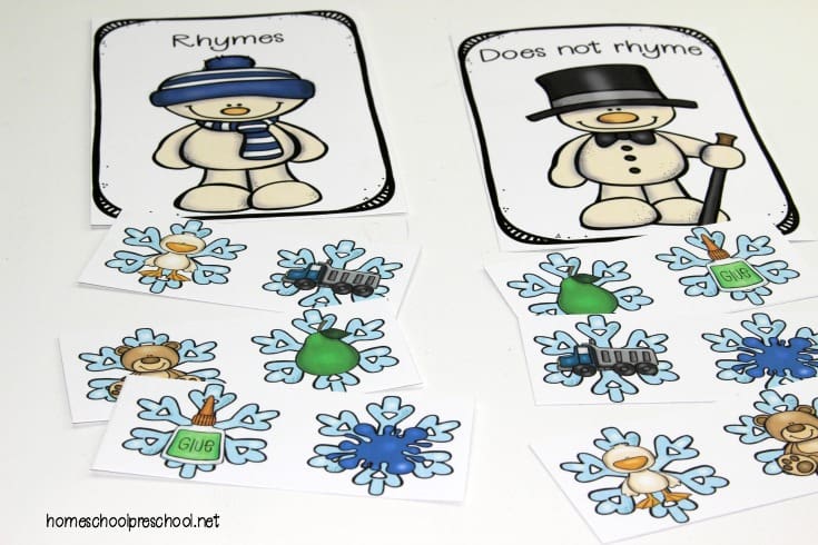 This winter, your young learners can work on rhyming words with this set of winter rhymes for preschoolers. This sorting activity is perfect for beginning readers. 
