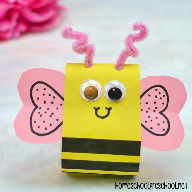 Your kids will love helping you make this Love Bug Valentines Day countdown chain! What a cute decoration that provides a little counting practice, too.