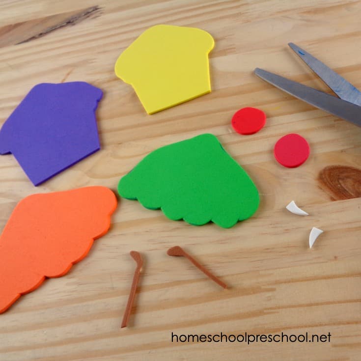 This C is for Cupcake preschool craft is perfect for your letter of the week lesson plans. It also pairs well with If You Give a Cat a Cupcake!