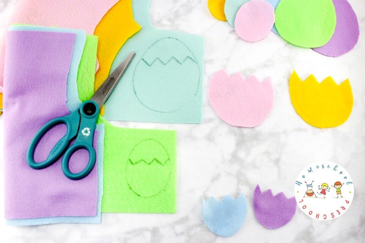 Are you looking for a unique Easter craft for preschoolers? Let them practice lacing these felt Easter egg pouches. Then fill them with candy!