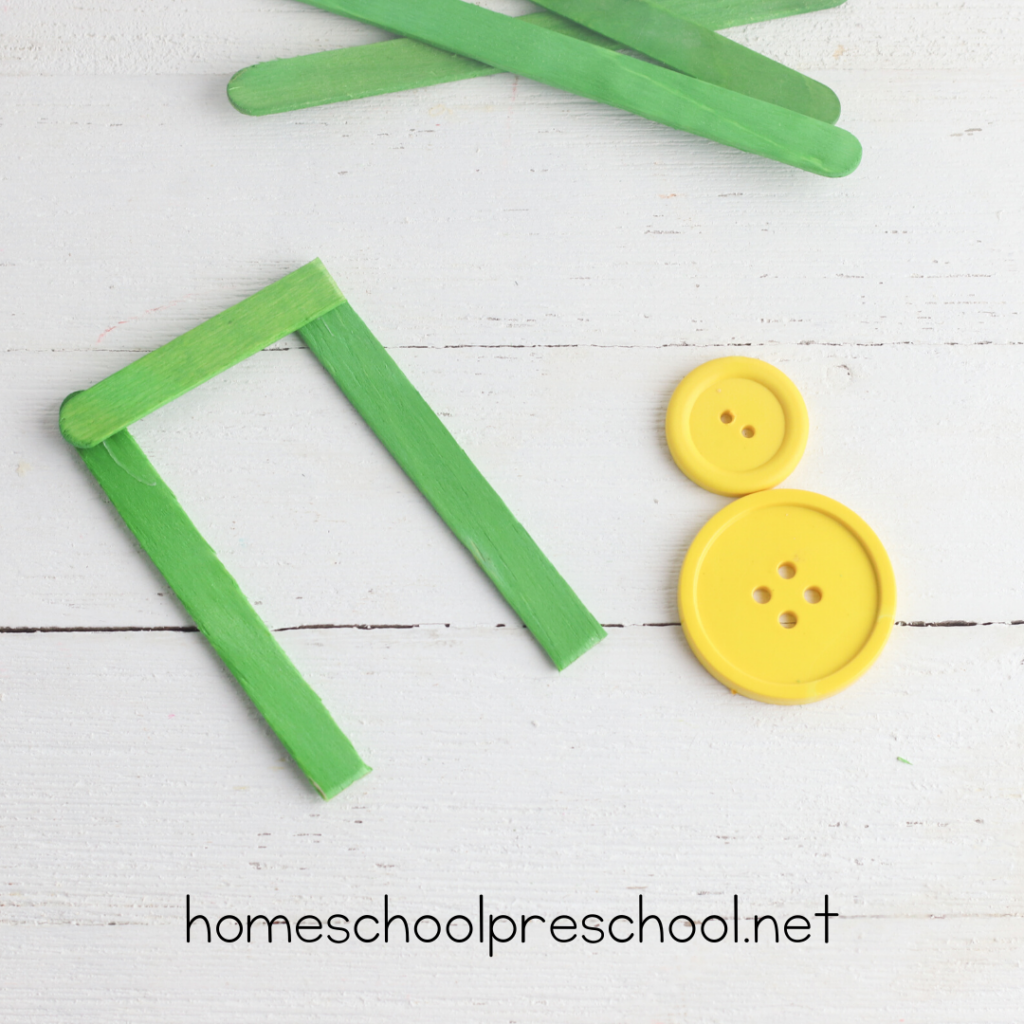 Don't miss this adorable popsicle stick tractor craft for preschool kiddos! Add it to your farm or transportation themes for a fun craft activity. 
