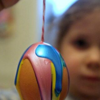 Egg-Decorating-Drip-Art-Rainbows-320x320 Easter Crafts for Preschoolers