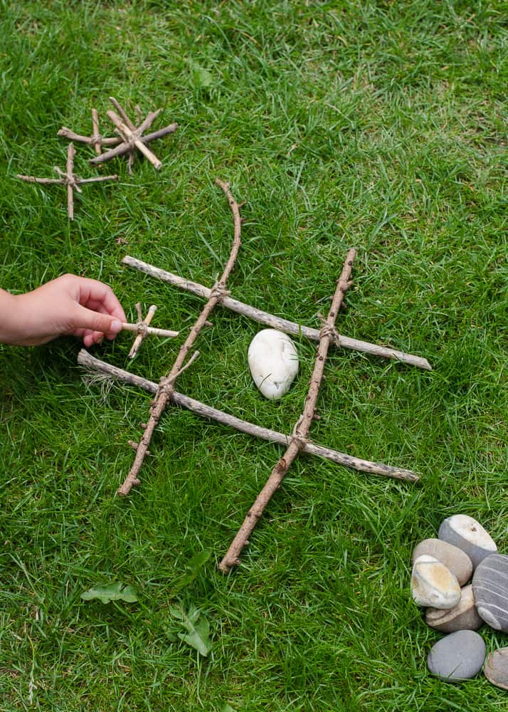 natural-noughts-crosses-playing Camping Crafts for Preschoolers