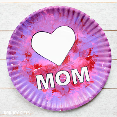 Paper-plate-mothers-day-craft-featured-image Mothers Day Crafts Kids Can Make for Mom