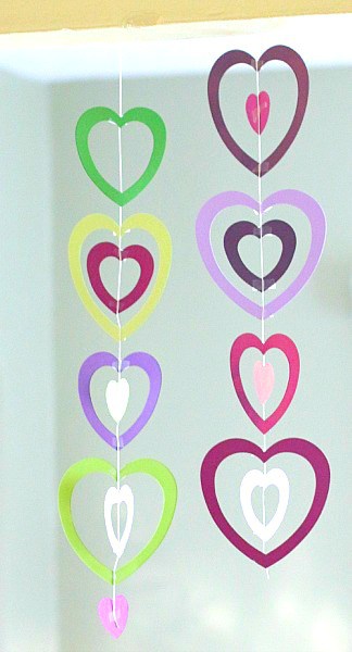 hm42 24 Kid-Friendly Crafts for Valentines Day