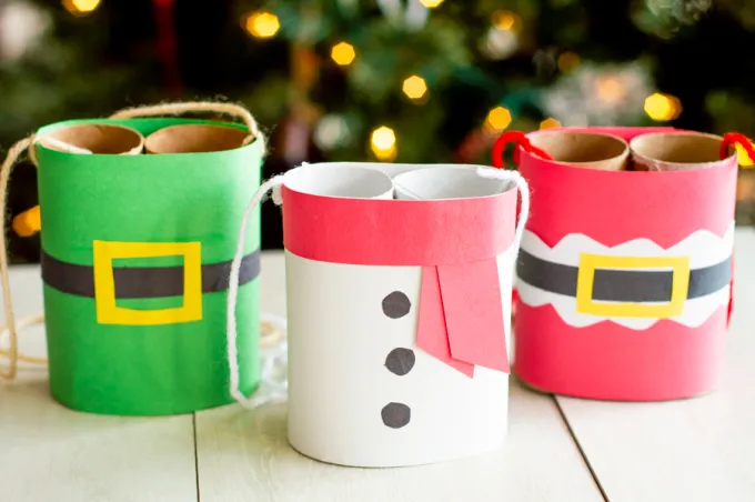 Christmas-Binoculars-14 Santa Claus Crafts for Preschoolers